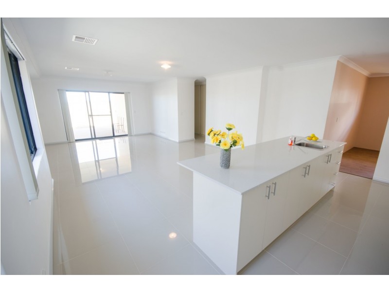 27 Cadaga Way, Piara Waters WA 6112