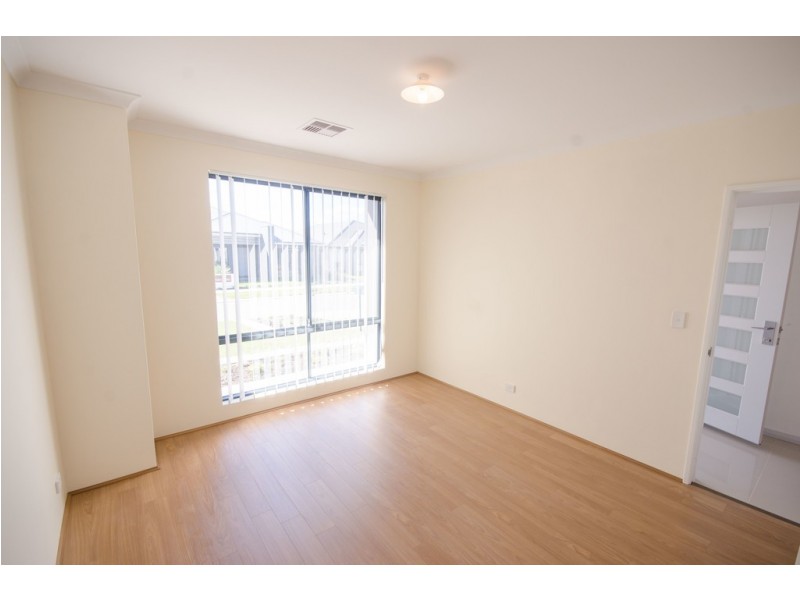 27 Cadaga Way, Piara Waters WA 6112