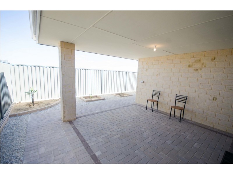 27 Cadaga Way, Piara Waters WA 6112