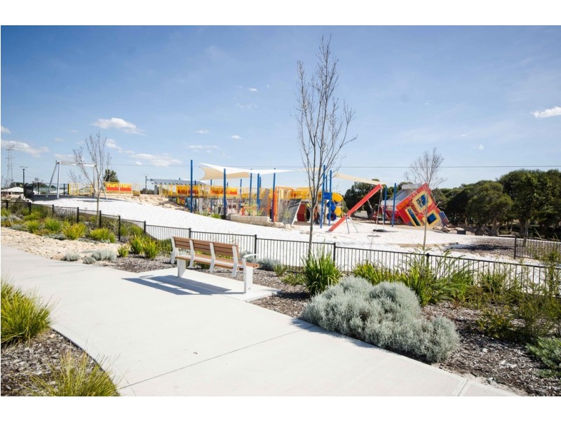 27 Cadaga Way, Piara Waters WA 6112