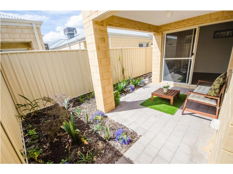 13/11 Carnation Street, Canning Vale WA 6155