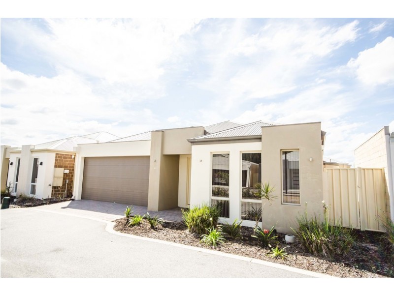 13/11 Carnation Street, Canning Vale WA 6155