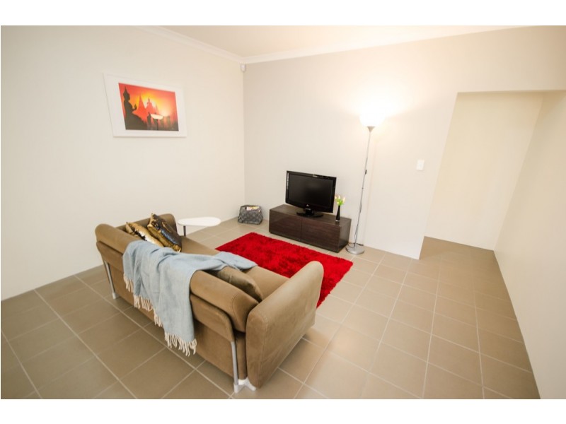 13/11 Carnation Street, Canning Vale WA 6155