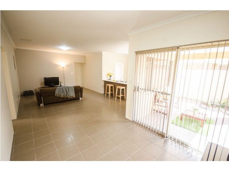 13/11 Carnation Street, Canning Vale WA 6155