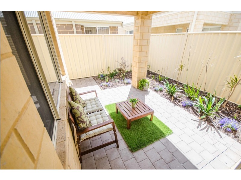 13/11 Carnation Street, Canning Vale WA 6155