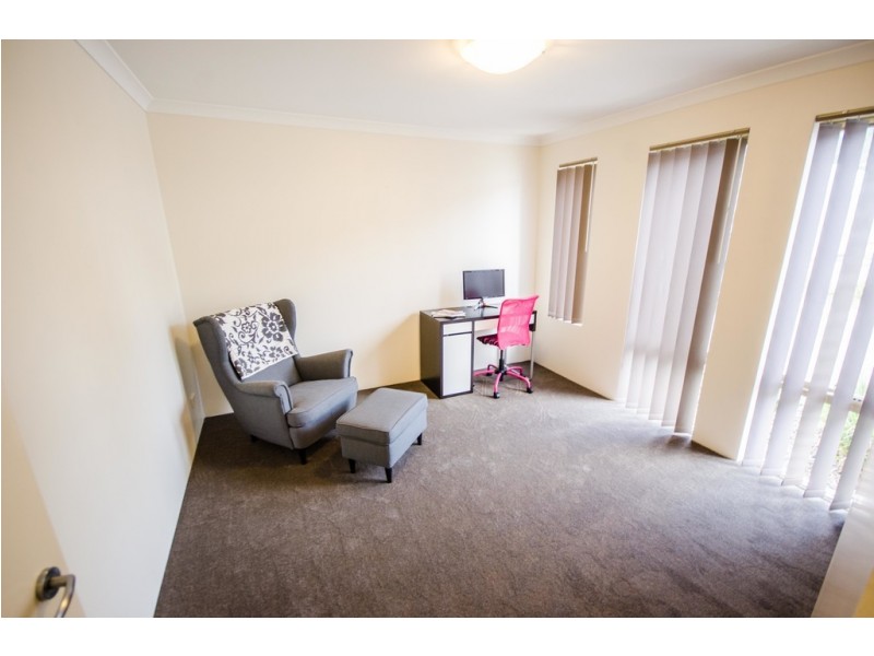 13/11 Carnation Street, Canning Vale WA 6155