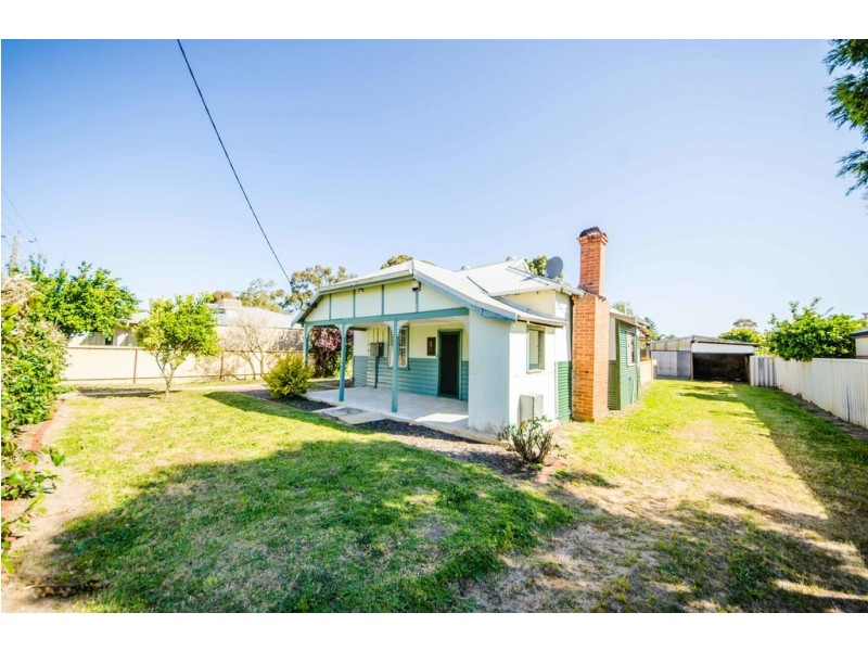 24 Sixth Road, Armadale WA 6112