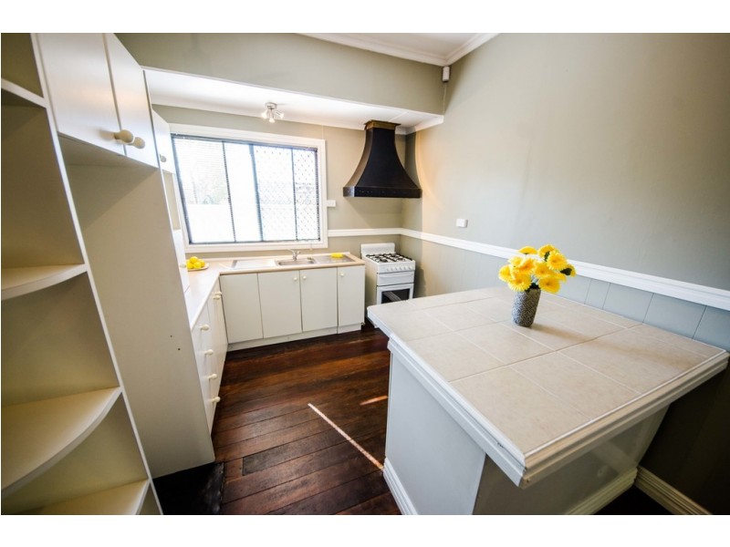 24 Sixth Road, Armadale WA 6112