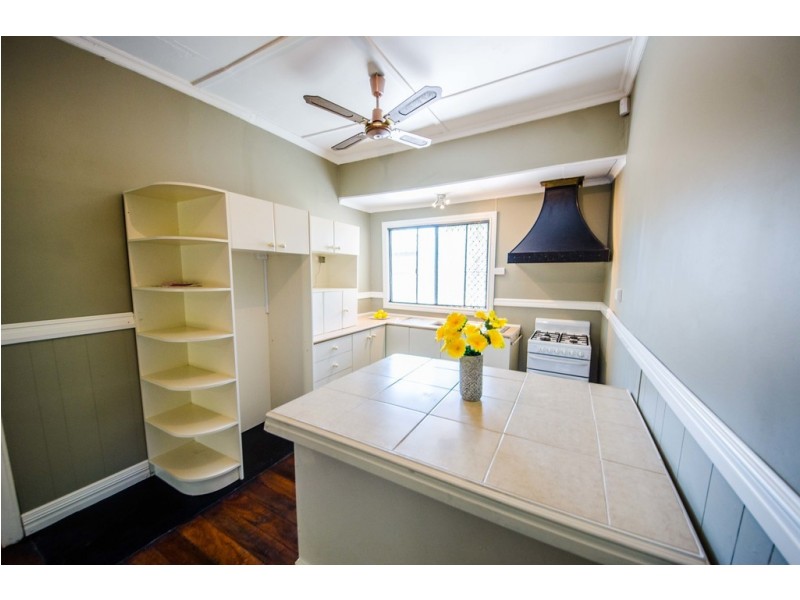 24 Sixth Road, Armadale WA 6112