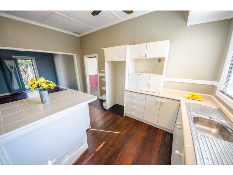 24 Sixth Road, Armadale WA 6112