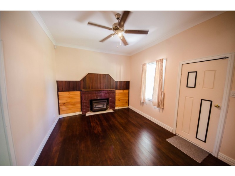 24 Sixth Road, Armadale WA 6112