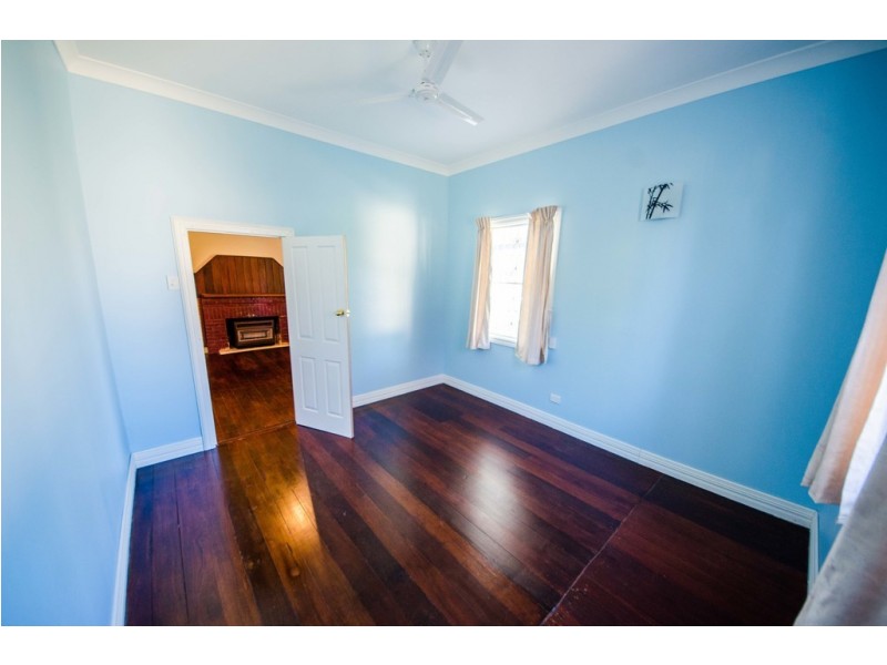 24 Sixth Road, Armadale WA 6112