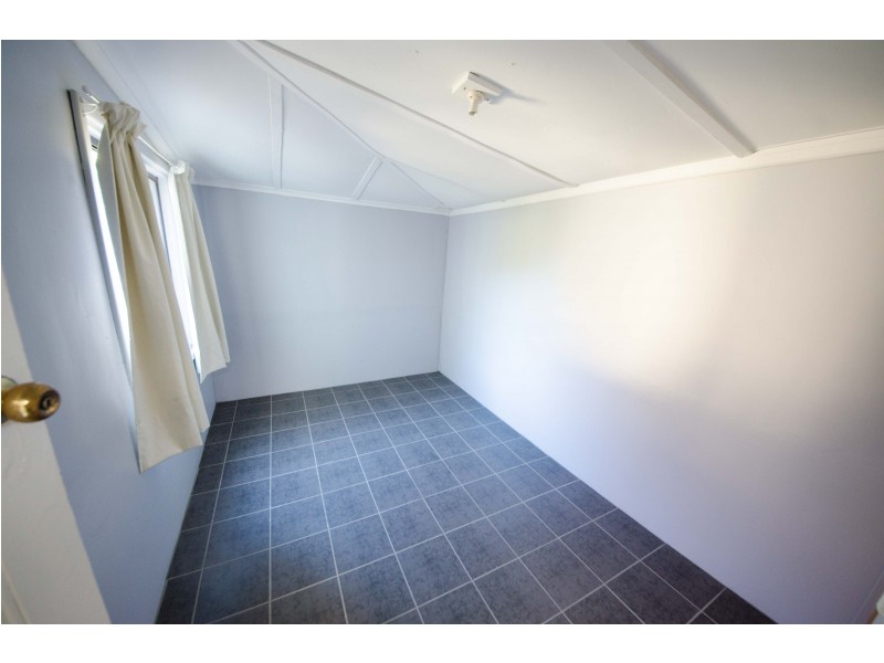 24 Sixth Road, Armadale WA 6112