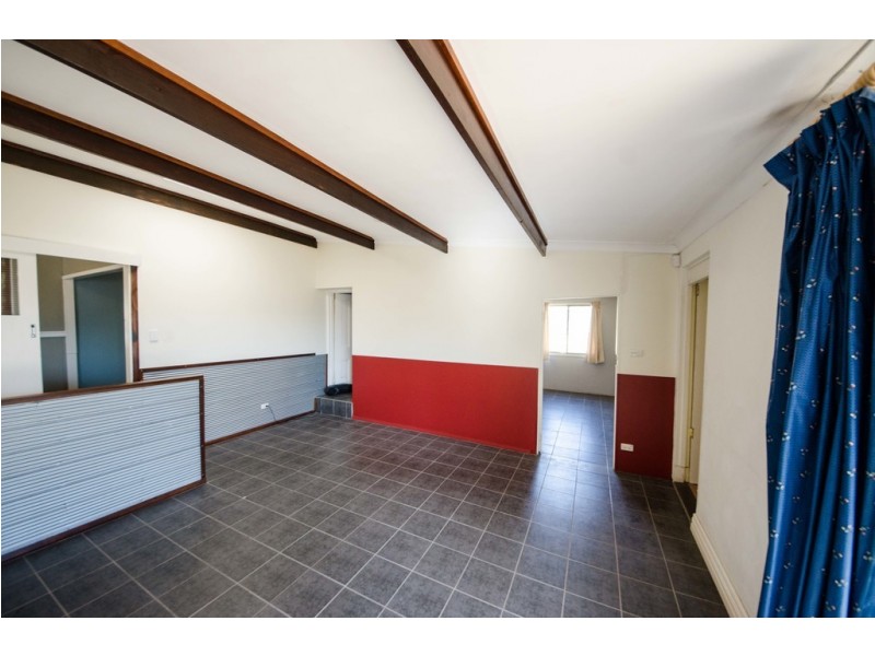 24 Sixth Road, Armadale WA 6112