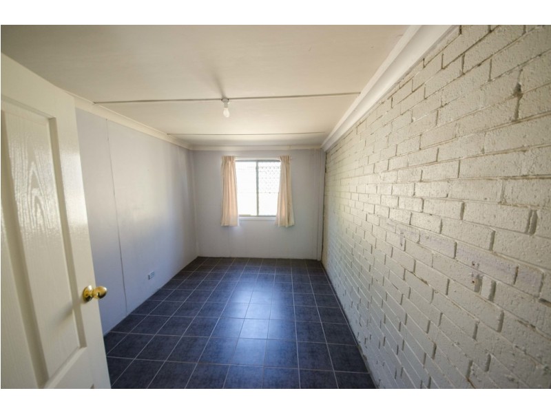 24 Sixth Road, Armadale WA 6112