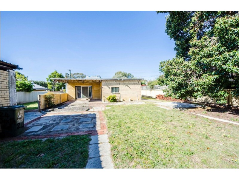 24 Sixth Road, Armadale WA 6112