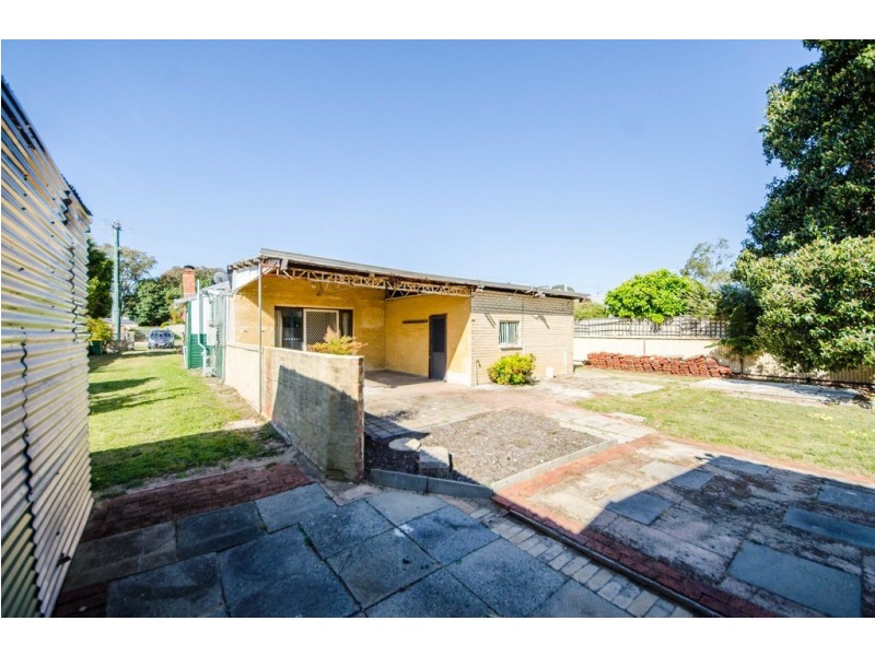 24 Sixth Road, Armadale WA 6112