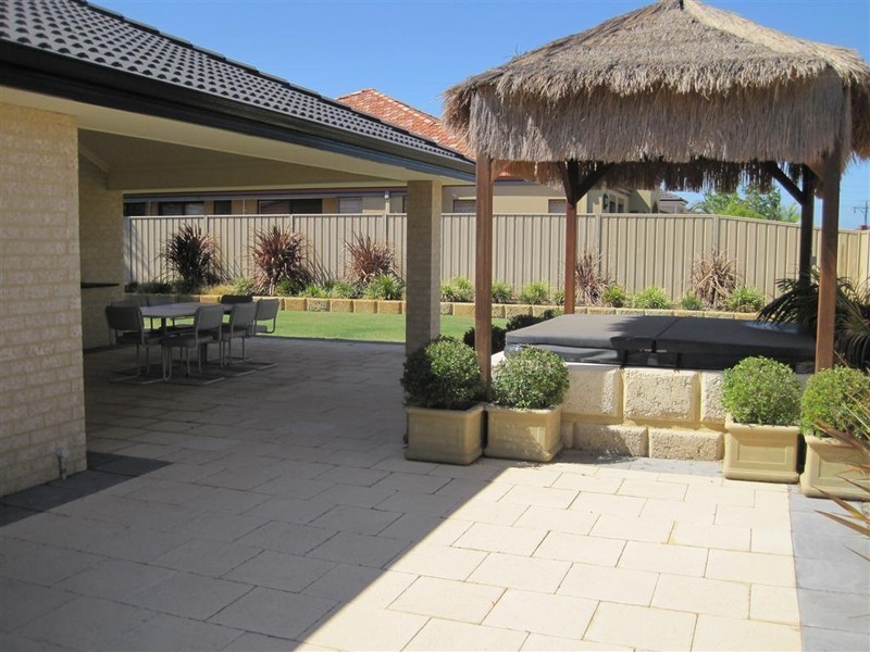 12 McInnes Way, Canning Vale WA 6155