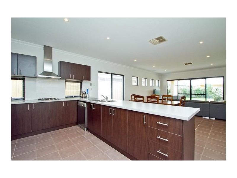 4 Bradshaw Street, Canning Vale WA 6155