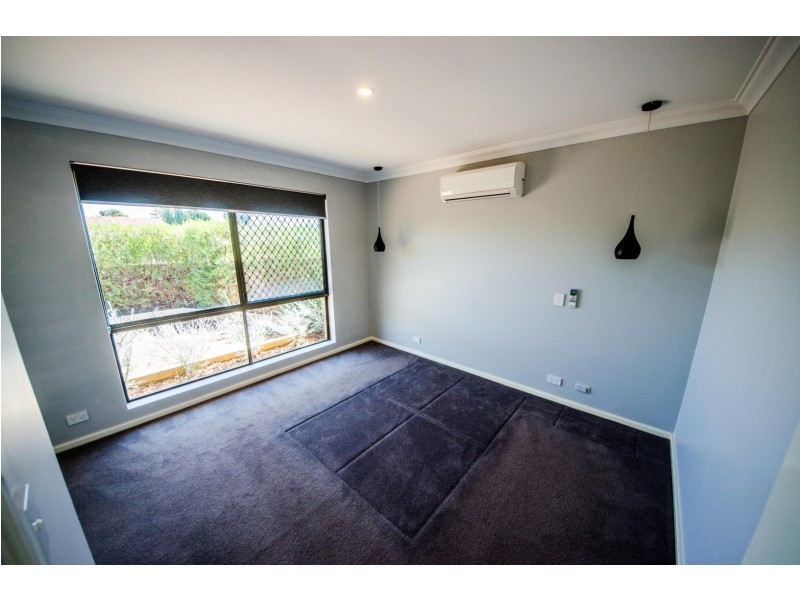 31 Dealy Close, Cannington WA 6107