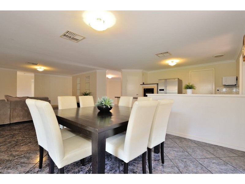 17 Froudist Circle, Southern River WA 6110