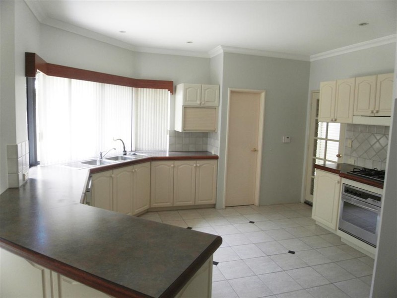 18 Burford Place, Canning Vale WA 6155