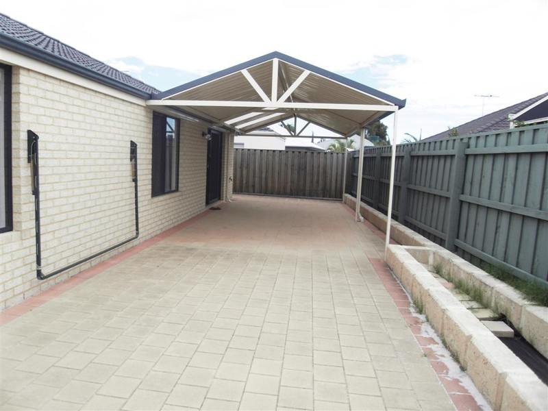 9 Caxton Parkway, Canning Vale WA 6155