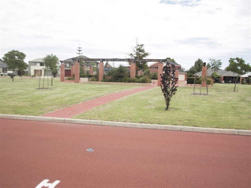 9 Caxton Parkway, Canning Vale WA 6155