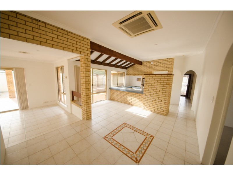 23 Explorer Drive, Thornlie WA 6108