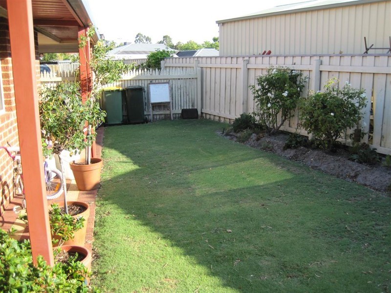 4 Retreat Mews, Canning Vale WA 6155