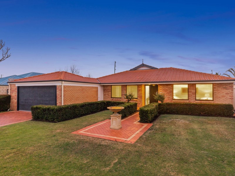 16 Bramdean Crescent, Canning Vale WA 6155