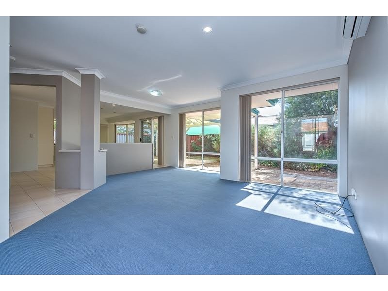 10 Towncentre Drive, Thornlie WA 6108