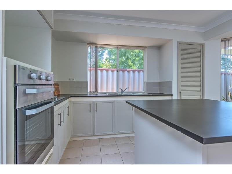 10 Towncentre Drive, Thornlie WA 6108