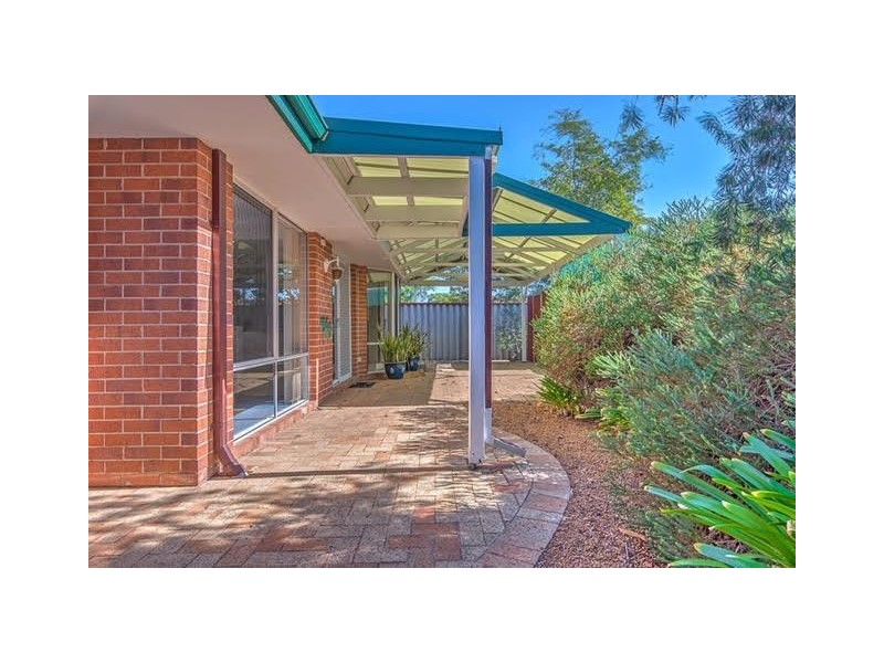 10 Towncentre Drive, Thornlie WA 6108