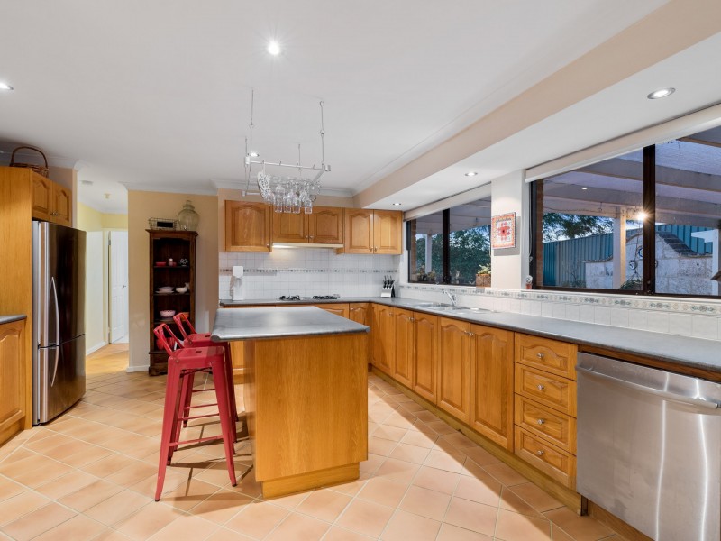 7 Parkway Road, Thornlie WA 6108