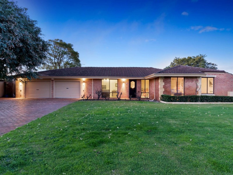 7 Parkway Road, Thornlie WA 6108