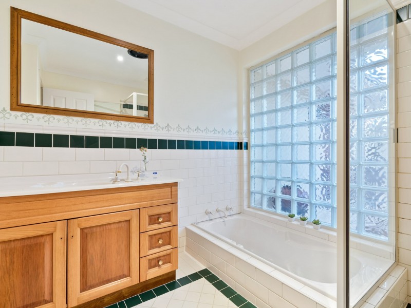7 Parkway Road, Thornlie WA 6108