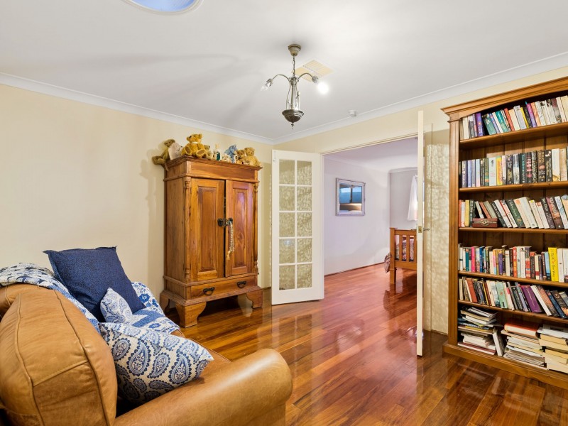 7 Parkway Road, Thornlie WA 6108