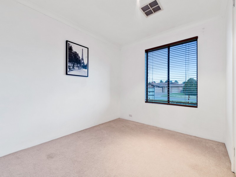 7 Parkway Road, Thornlie WA 6108