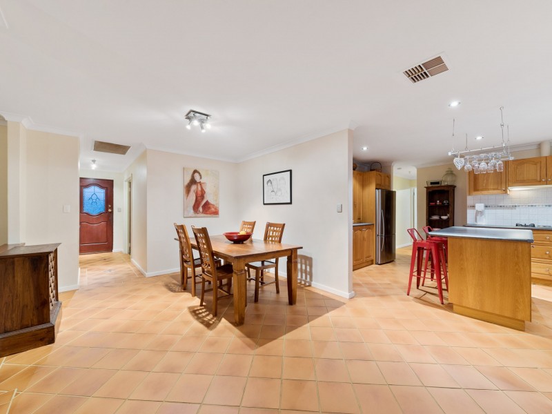 7 Parkway Road, Thornlie WA 6108
