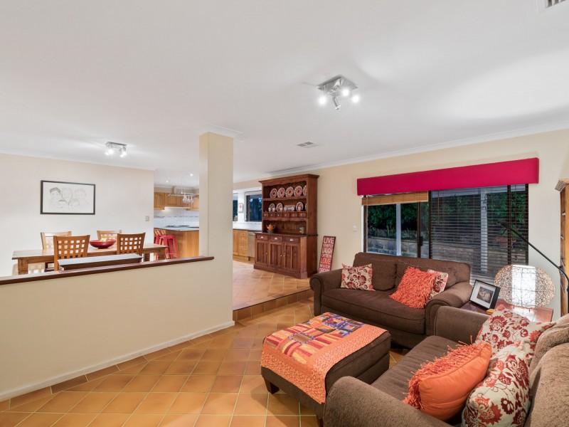 7 Parkway Road, Thornlie WA 6108