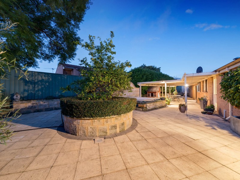 7 Parkway Road, Thornlie WA 6108