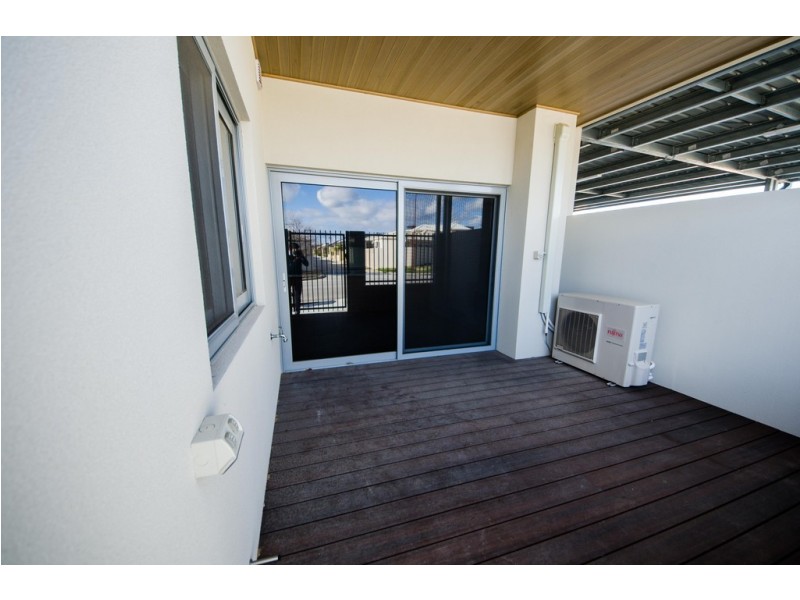 1/93 Gateway Boulevard, Canning Vale WA 6155