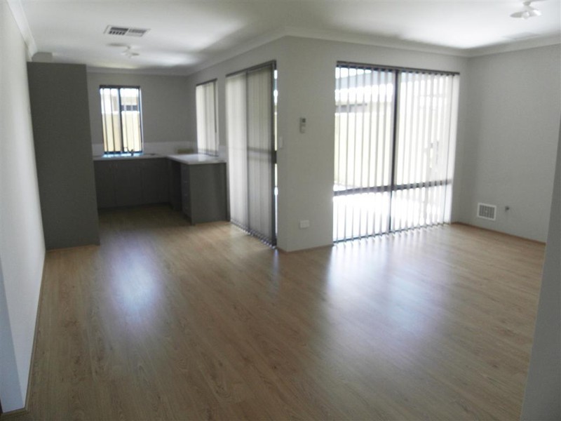 8 Trinity Close, Canning Vale WA 6155