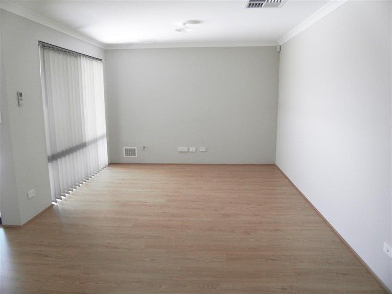 8 Trinity Close, Canning Vale WA 6155