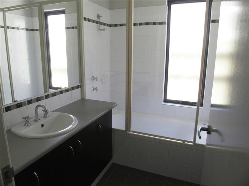 8 Trinity Close, Canning Vale WA 6155