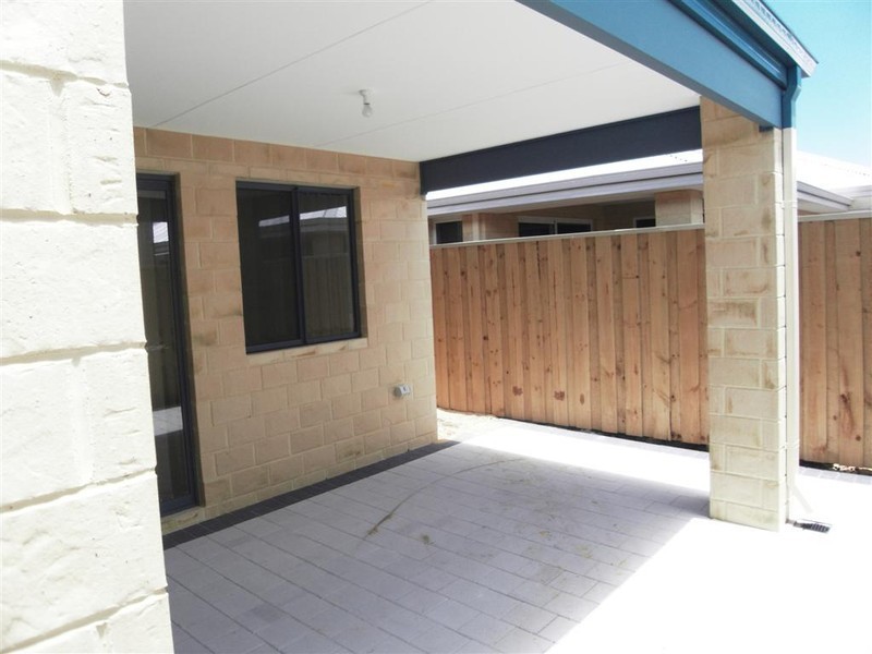 8 Trinity Close, Canning Vale WA 6155