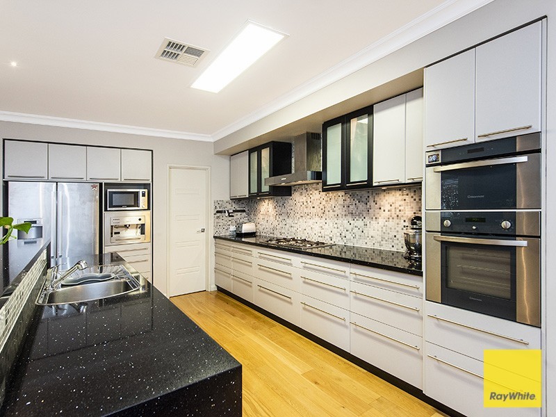 23 Dunbar Way, Canning Vale WA 6155