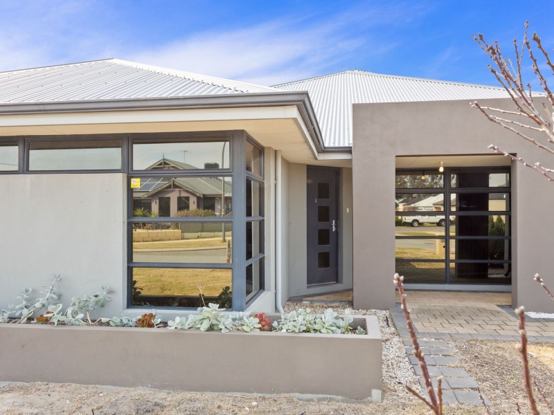 13 Barclay Way, Piara Waters WA 6112