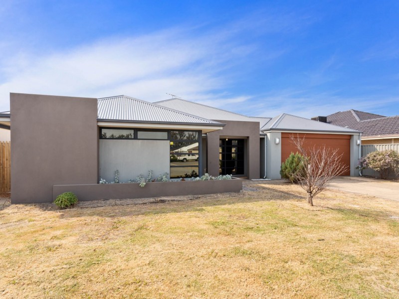 13 Barclay Way, Piara Waters WA 6112